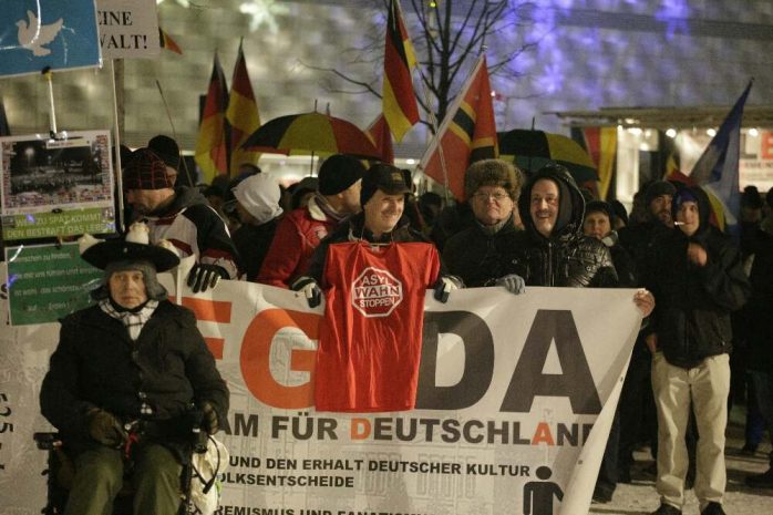 Ist wirklich schon 2016? Sieht alles aus, wie im vergangenen Jahr. Legida startet. Foto: L-IZ.de