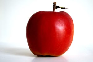 Gesund, aber immr teurer: der Apfel aus dem Supermarkt. Foto: Ralf Julke