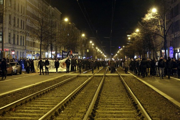 Die Karl-Liebknecht-Straße war voll mit Demonstranten. Foto: Alexander Böhm