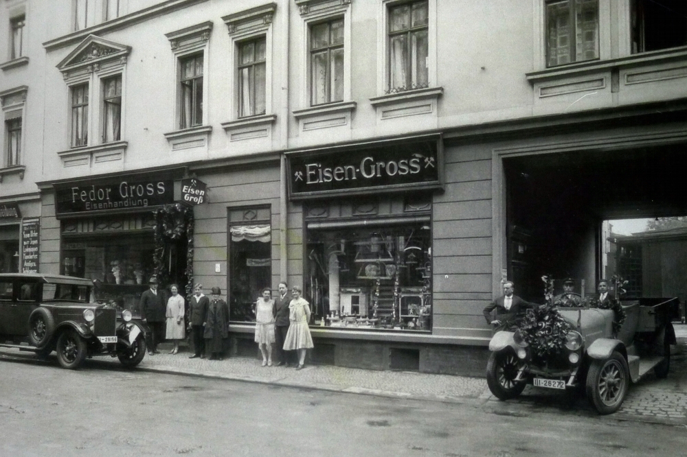 "Fedor Gross" im Jahre 1929 - Straßenansicht des 1903 gegründeten Ladengeschäftes. Foto: Privat Familie Frank / Fedor Gross e.V.