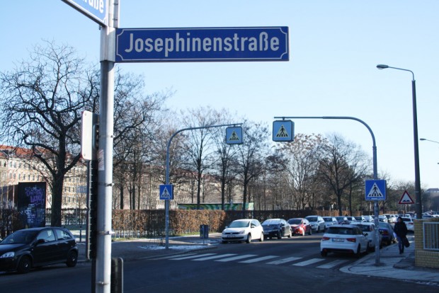 Der Fußgängerüberweg zum Lene-Voigt-Park an der Josephinenstraße. Foto: Ralf Julke