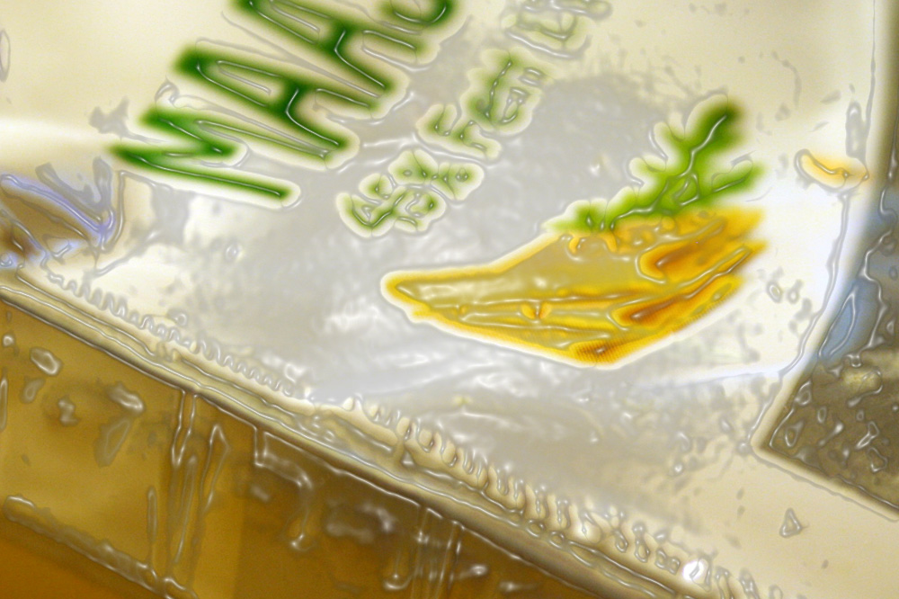 Auch bei Käse üblich: Verpackung ohne jeden Materialhinweis. Foto: Ralf Julke