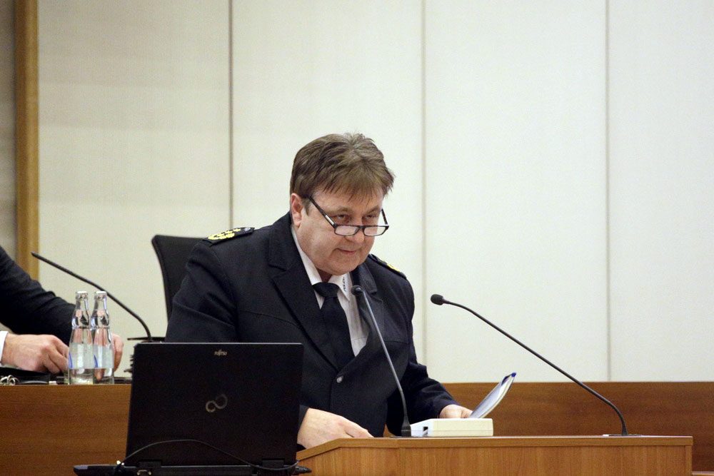 Polizeipräsident Bernd Merbitz bei einer Rede im Leipziger Stadtrat. Foto: L-IZ.de