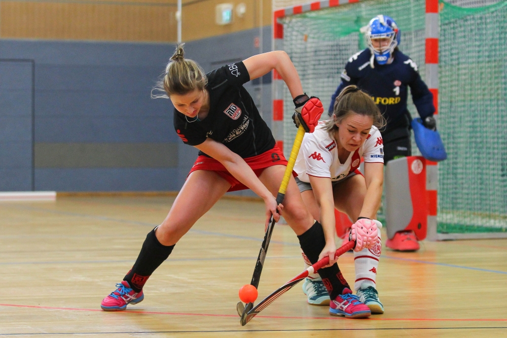 Nadine Schwarte (li.), Kapitänin der Hockeyfrauen des ATV Leipzig. Foto: Jan Kaefer