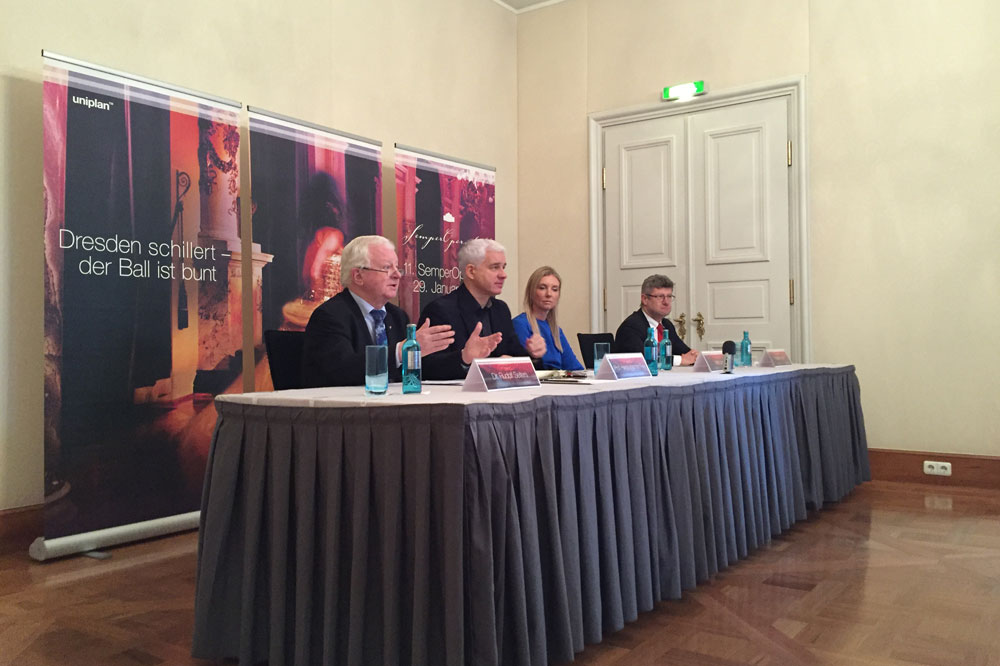 Pressekonferenz des SemperOpernballs, von links: Rudolf Seiters, Hans-Joachim Frey, Jette Joop, Rüdiger Unger. Foto: DRK