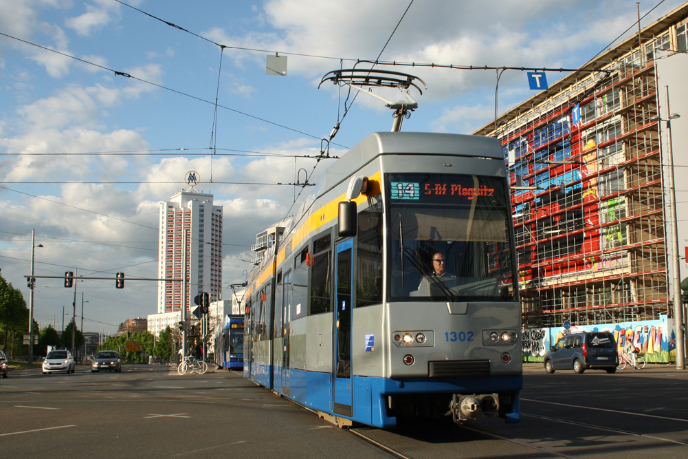 Linie 14 unterwegs am Augustusplatz. Foto: Ralf Julke