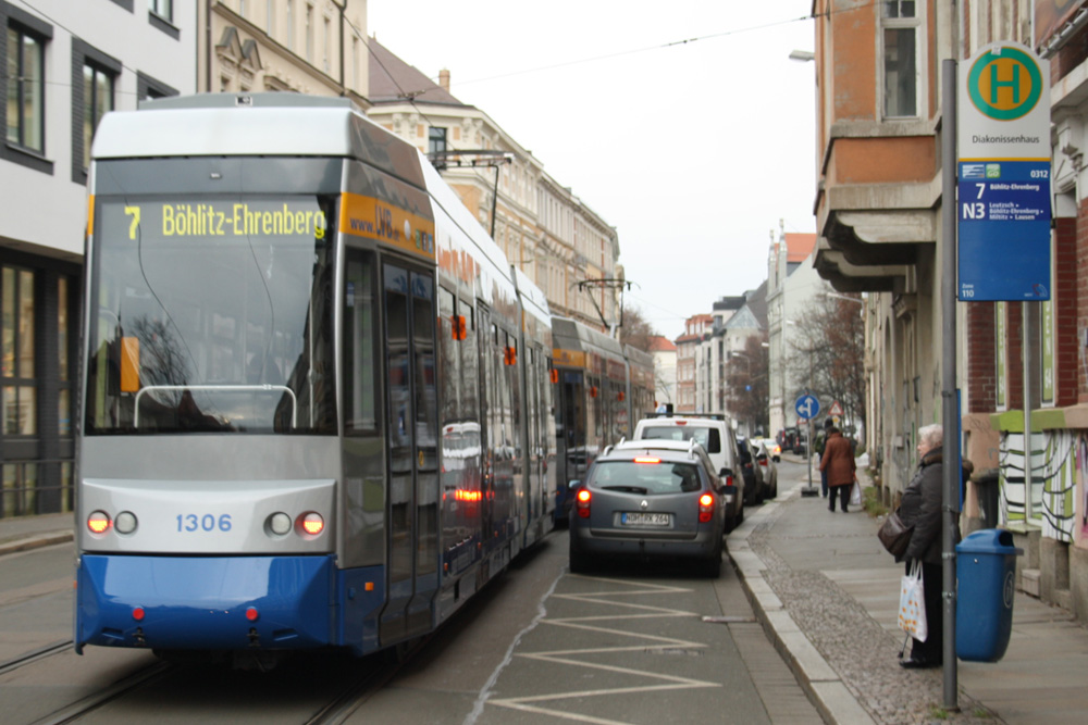LVB-Straßenbahn in der Georg-Schwarz-Straße. Foto: Ralf Julke