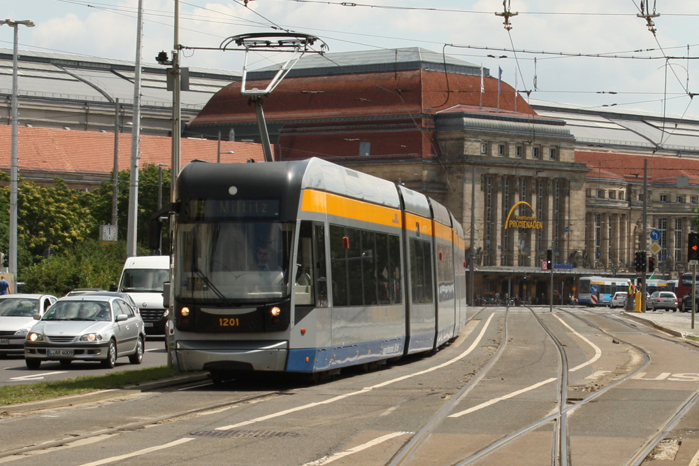 Straßenbahn am Tröndlinring. Foto: Ralf Julke