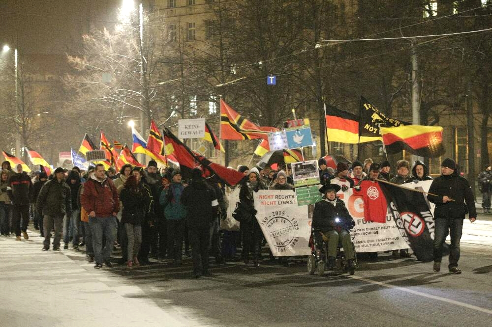 Winkelemente bei Legida. Foto: L-IZ.de