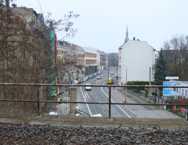 Blick vom Sellerhäuser Viadukt auf die Wurzner Straße. Foto: Ralf Julke