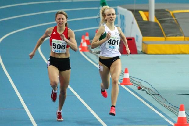 Unzufrieden mit sich selbst: Linda Strigenz (re.) wollte im 800m-Vorlauf zwei Sekunden schneller unterwegs sein. Foto: Jan Kaefer