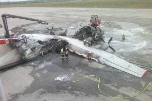 2013 auf dem Vorfeld des Flughafens ausgebrannt: eine mit Küken beladene Antonov 12. Foto: Flughafen Leipzig / Halle