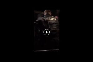 Die Polizei im Einsatz in Clausnitz. Videoscreenshot Quelle twitter.com/GodCoder