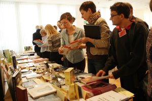 Bücherberg aus Sachsen - und dabei ist das Meiste noch in der Druckerei. Foto: Ralf Julke