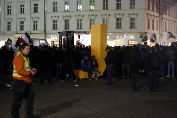 Ein "L" wie Legida? Zum Glück von hier aus gesehen ein "J". Foto: L-IZ.de