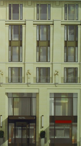 Detail mit Sandsteinfiguren über dem Hoteleingang. Entwurf: Christoph Kohl │KK Architekten GmbH