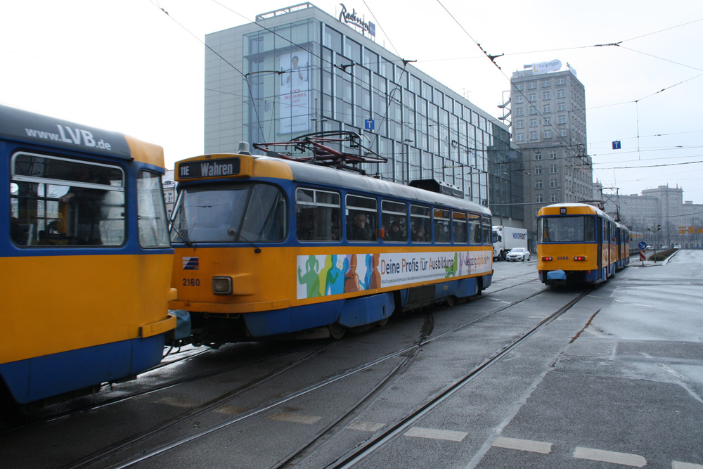 Die stark befahrene Kreuzung Augustusplatz. Foto: Ralf Julke