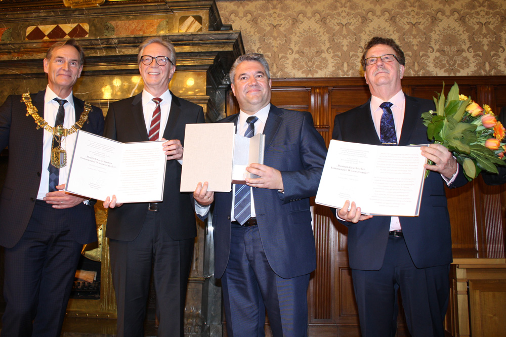 Goerdeler-Preis für Kommunalpolitik und Völkerverständigung: Burkhard Jung, Roger Kehle, Christodoulos Mamsakos und Hans-Joachim Fuchtel. Foto: Ralf Julke