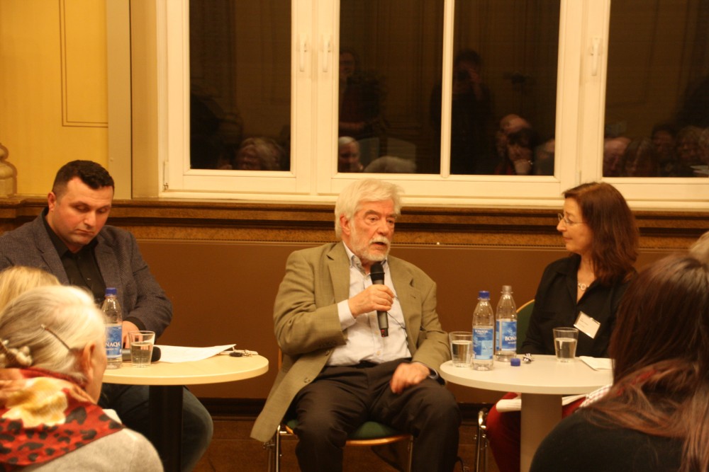 Tayyar Kojak, Hans-Joachim Maaz und Beate Tischer im Gespräch. Foto: Ernst-Ulrich Kneitschel