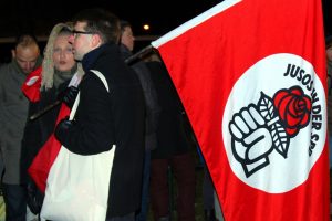 Irena Rudolph-Kokot, hier auf einer Demonstration in Schönefeld, fordert den Rücktritt von Innenminister Ulbig. Foto: L-IZ.de