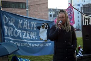 Irena Rudolph-Kokot auf der Demonstration am 24.02.201. Foto: L-IZ.de
