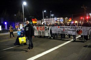 Fremdenfeinde demonstrieren in Leipzig: Legida am 1. Februar 2016 auf dem Ring. Foto: L-IZ.de