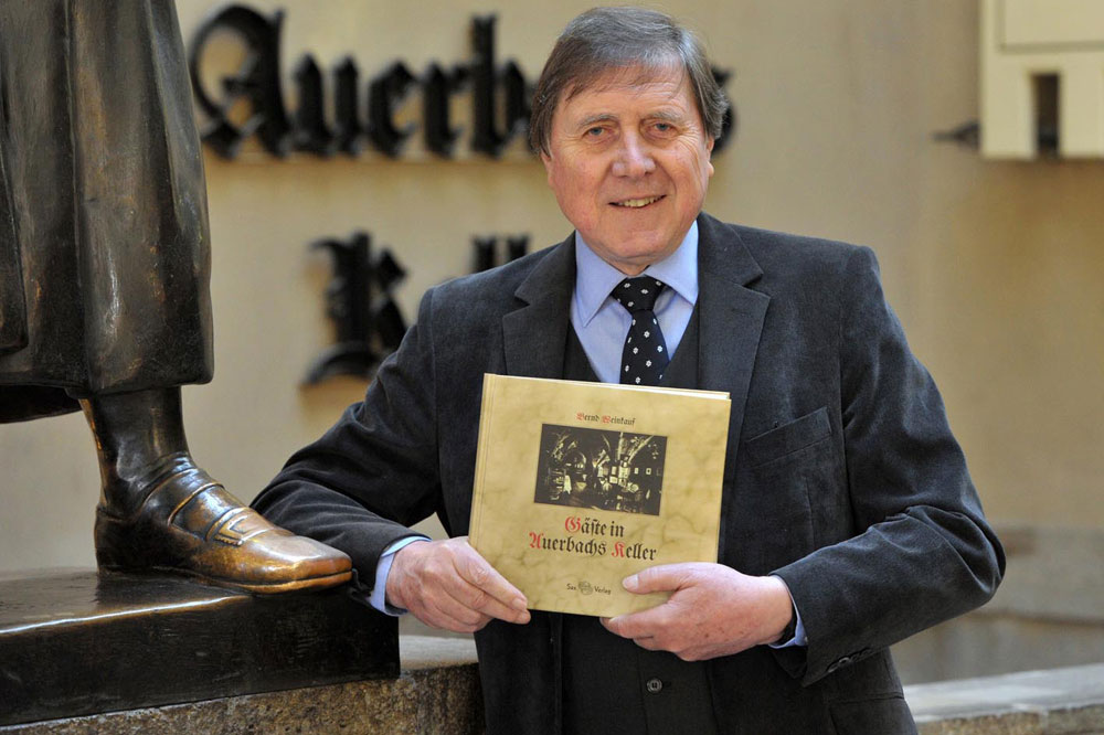 Beim Literarischen Mittagessenn in Auerbachs Keller berichtet Haushistoriker Bernd Weinkauf von interessanten Begebenheiten aus dem Leben des Komponisten Albert Lortzing. Foto: Christian Modla – Auerbachs Keller Leipzig