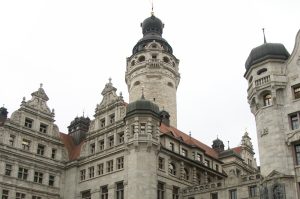Zu Luthers Zeiten stand am Ort des heutigen Neuen Rathauses das landesherrliche Schloss. Foto: Karsten Pietsch