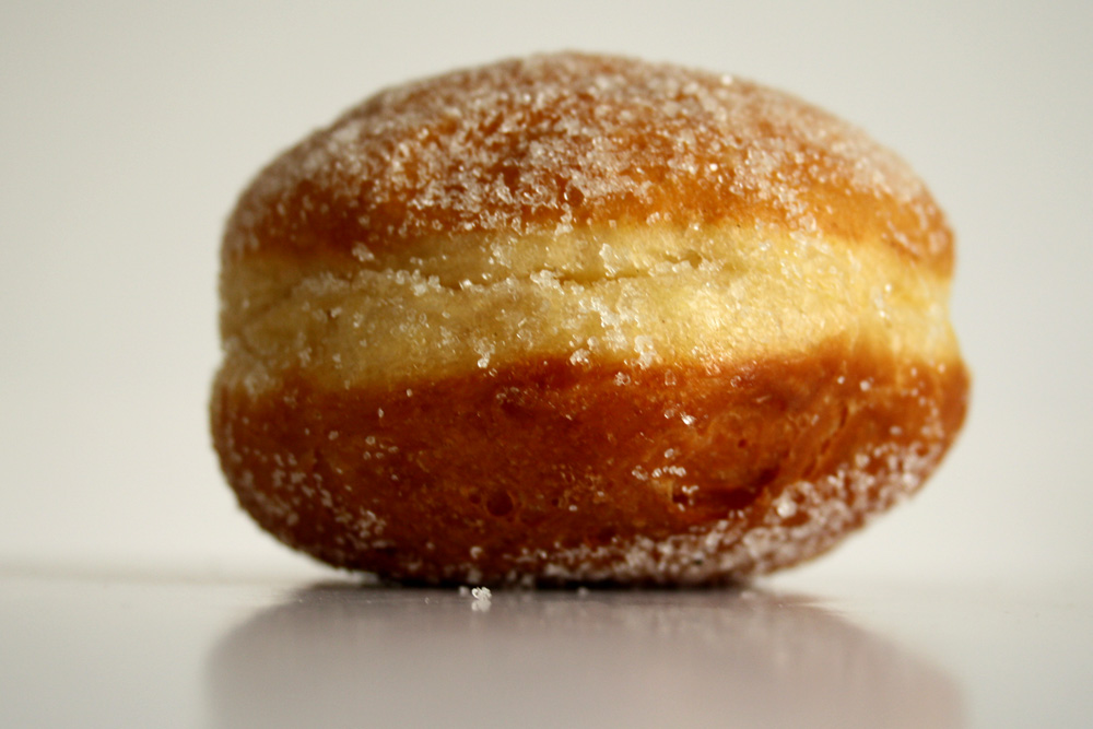 Und jetzt widerstehen und doch lieber den Apfel schnappen. Foto: Ralf Julke