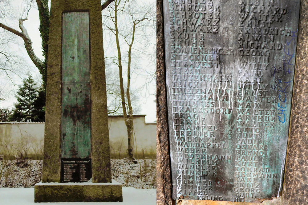 Das Denkmal im ursprünglichen Zustand - daneben der untere Teil der gestohlenen Bronzeplatte. Foto: PD Leipzig