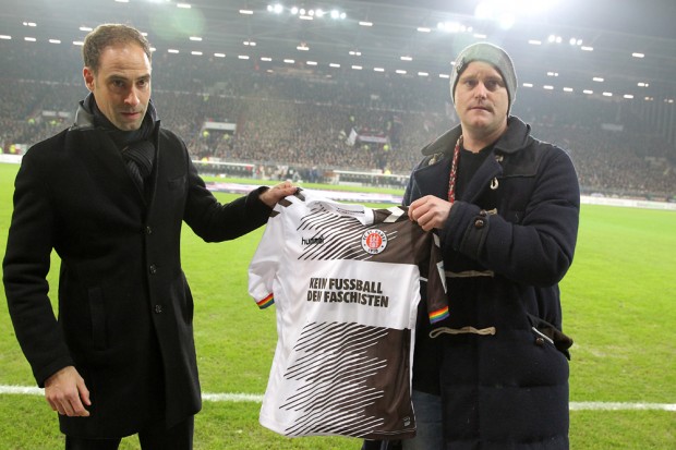 Oliver Mintzlaff (RB Leipzig) and Oke Goettlich (St.Pauli) - Beide Vereine gaben eine Erklärung ab: Kein Fußball den Faschisten! Foto: GEPA-Pictures