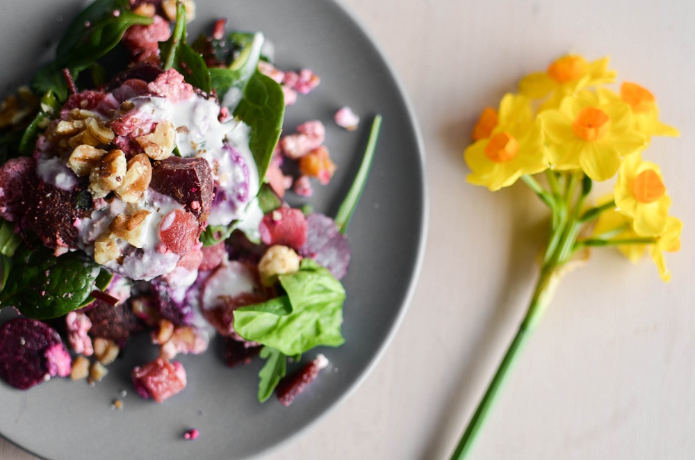 Rote-Bete-Salat mit Walnüssen und Feta. Foto: Maike Klose