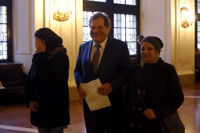 Sozialbürgermeister Thomas Fabian zeigt sich offen für die Probleme der Flüchtlinge. Foto: Alexander Böhm