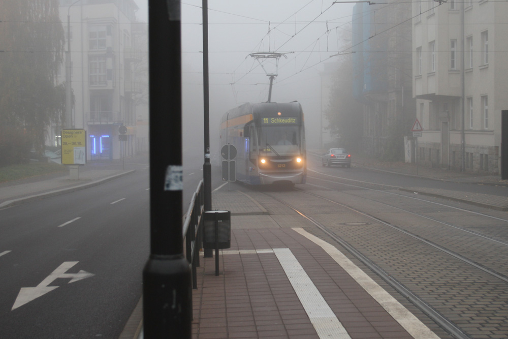 Manchmal in dichtem Nebel: Leipzigs Nahverkehr. Foto: Ralf Julke