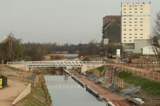 Nun offiziell benannt: Wassertorbrücke am Lindenauer Hafen. Foto: Ralf Julke