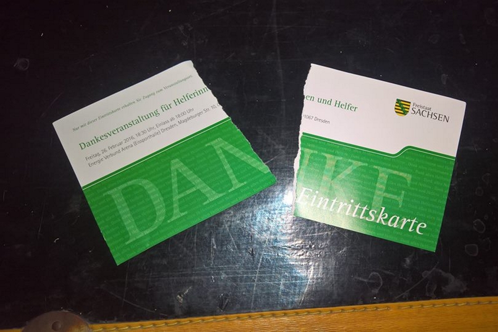 „Mir ist gerade nicht nach feiern, Herr Tillich. Und Ihnen? #Clausnitz“. Die zerrissene Karte von Sören Skalicks. Foto: Sören Skalicks