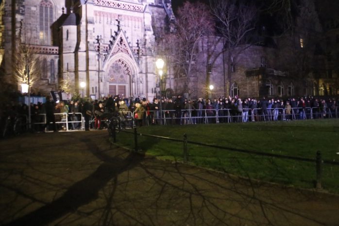 20:18 Uhr: Der Gegenprotest tritt heute wieder stärker auf. Foto: L-IZ.de