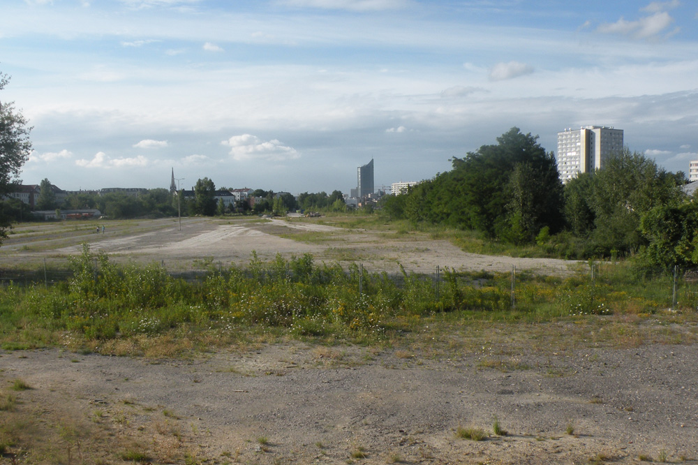 Brache Bayrischer Bahnhof: Eigentlich sollte hier schon seit zwei Jahren eine Schule gebaut werden. Foto: Marko Hofmann