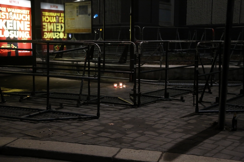 Am Rande: Einzäunung für Stolpersteine am Ring. Foto: L-IZ.de