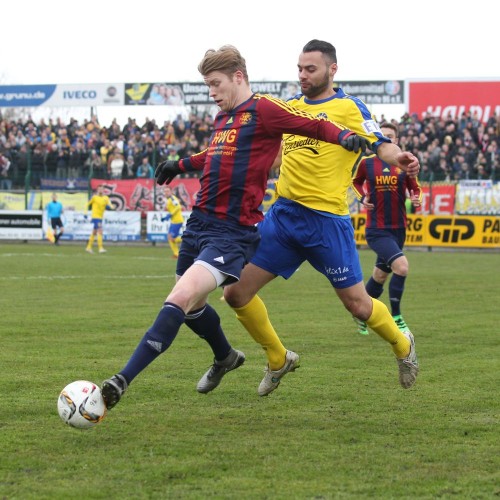Djamal Ziane bekämpft Alexander Bury. Quelle: Bernd Scharfe.