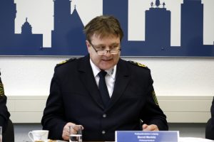 Leipzigs Polizeipräsident kann die Zustände bei LEGIDA nicht fassen. Foto: Alexander Böhm