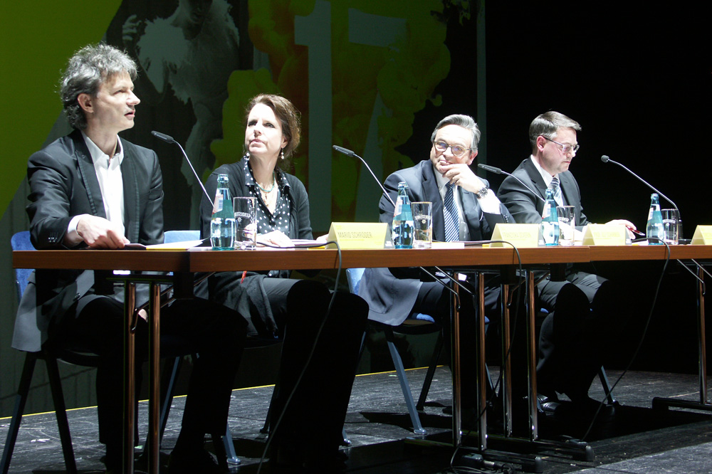 Pressekonferenz auf der Hauptbühne des Opernhauses. Foto: Karsten Pietsch