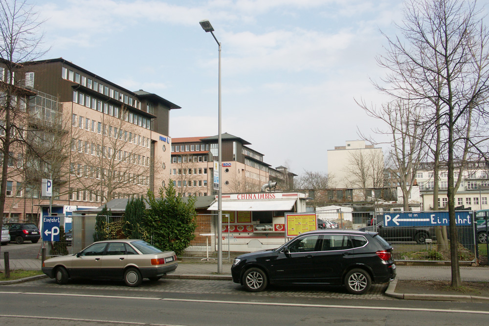 Brache an der Querstraße: Hier hatte der Turm-Verlag mal seine Adresse. Foto: Karsten Pietsch