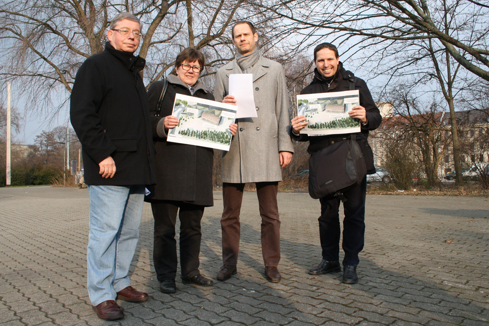 Vor-Ort-Termin mit SPD: Manfred Rauer, Ingrid Glöckner, Heiko Oßwald und Ulf Schindler (v.l.). Foto: Ralf Julke