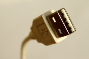 Stecker rein? Stecker raus? Was wird das TKÜZ alles überwachen? Foto: Ralf Julke