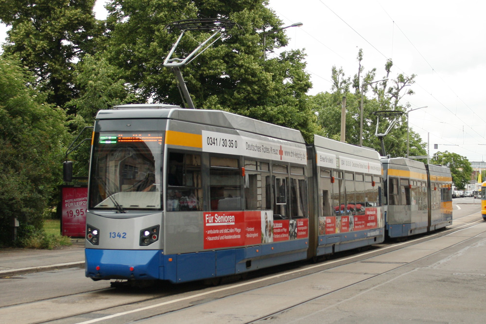 Straßenbahn der LVB am Listplatz. Foto: Ralf Julke