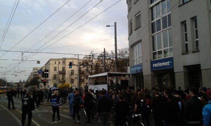 18:32 Uhr: Die GSO hat den Westplatz passiert. Foto: L-IZ.de