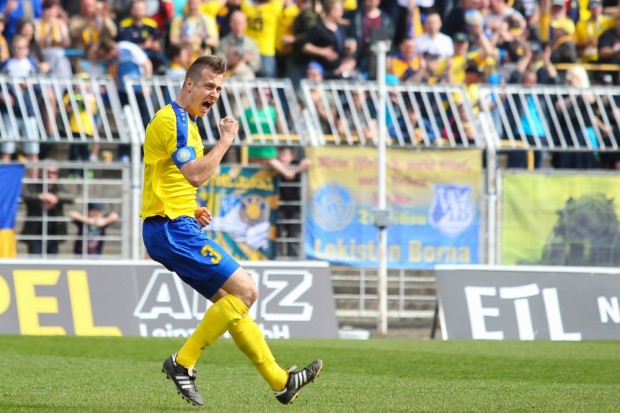 Torjubel bei Markus Krug, der seine Lok bereits in der 3. Minute mit 1:0 in Führung gebracht hatte. Foto: Jan Kaefer