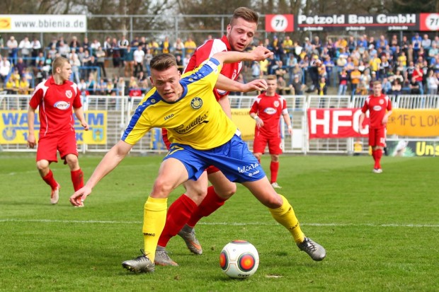 Steven Hessler im Zweikampf. Foto: Jan Kaefer