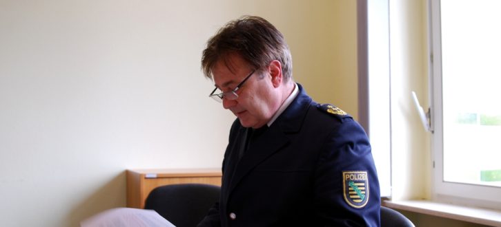 Leipzigs Polizeipräsident Bernd Merbitz hat sein Wort gegeben - kein Rassismus. Foto: L-IZ.de